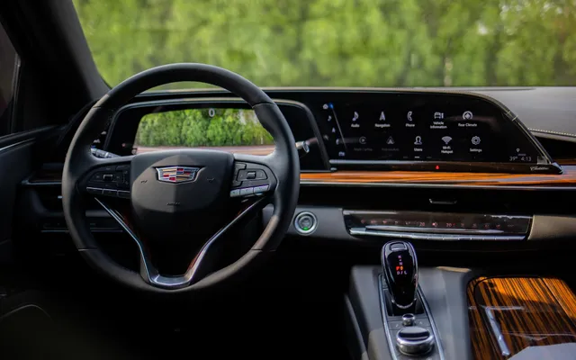 Cadillac Escalade - image 3