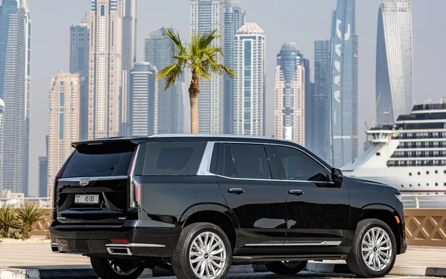 Cadillac Escalade - image 2