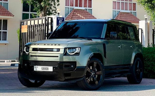 Land Rover Defender - image 1