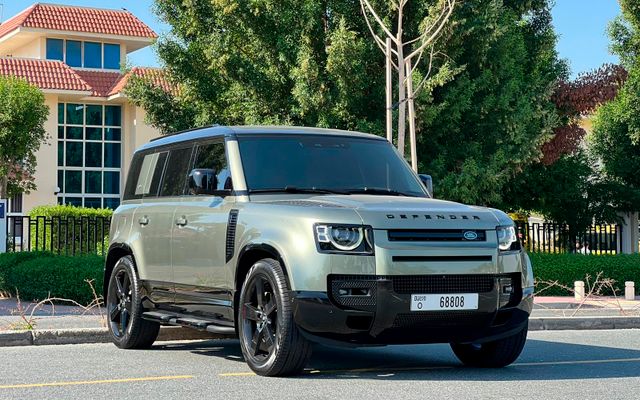 Land Rover Defender - image 4