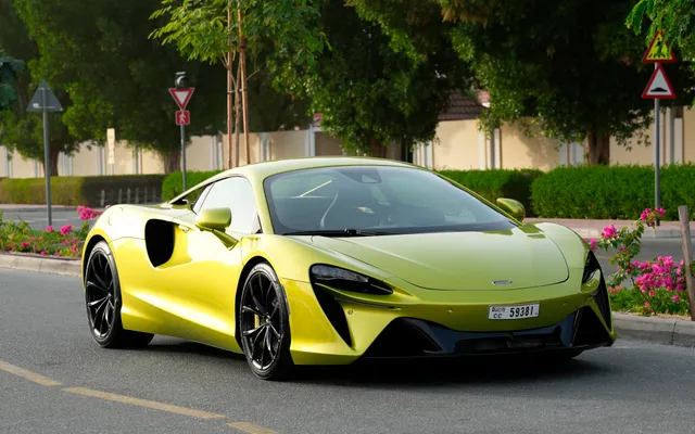 McLaren Artura Coupe - image 1