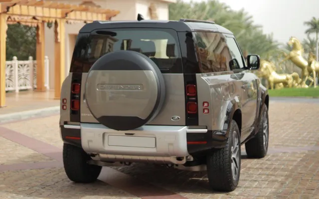 LAND ROVER DEFENDER - image 3
