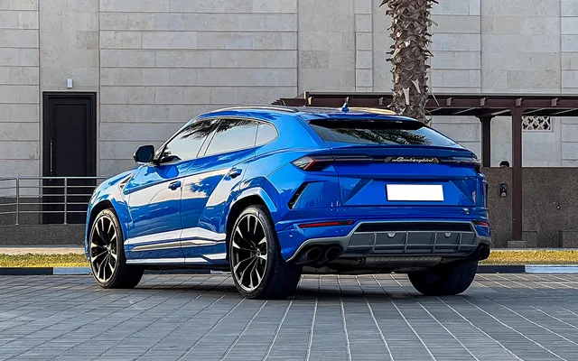 LAMBORGHINI URUS - image 2