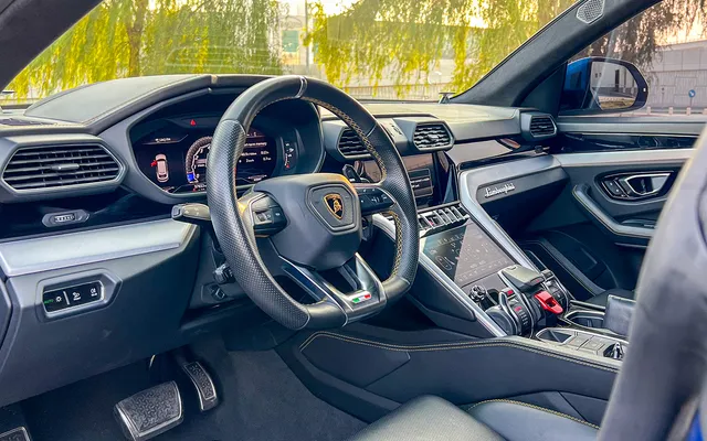 LAMBORGHINI URUS - image 3