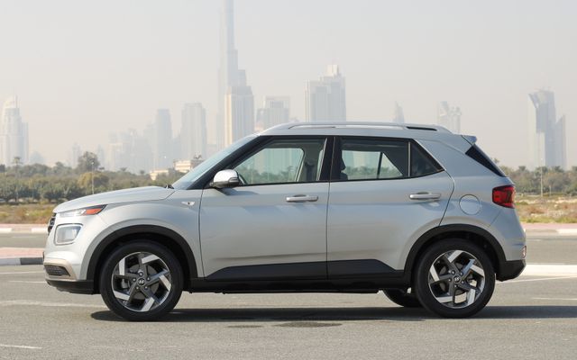 Hyundai Venue - image 2
