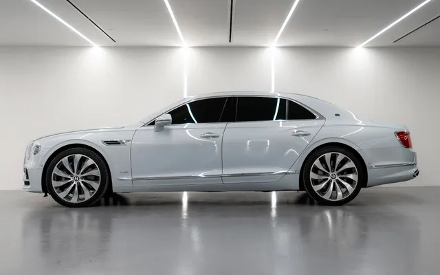 Bentley Flying Spur - image 2