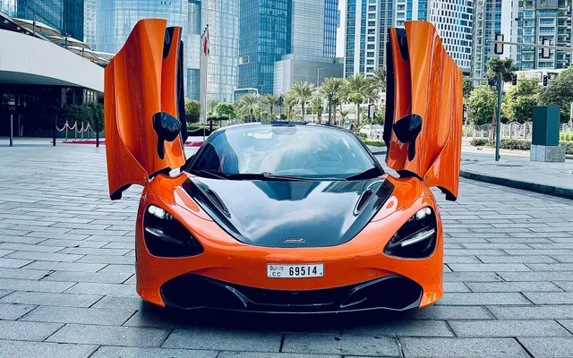 MCLAREN 720S - image 3
