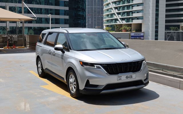 KIA Carnival LX - image 2