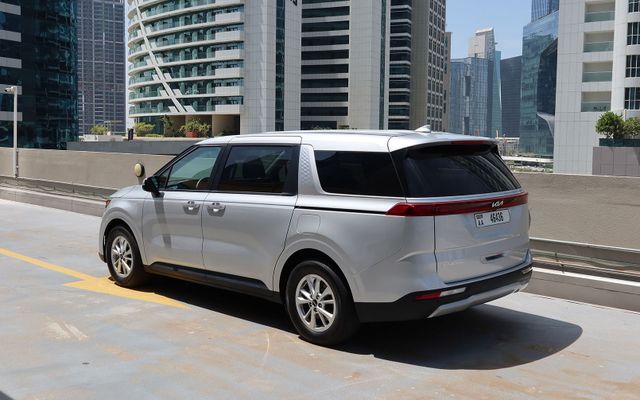 KIA Carnival LX - image 4