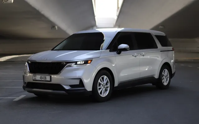KIA Carnival LX - image 1