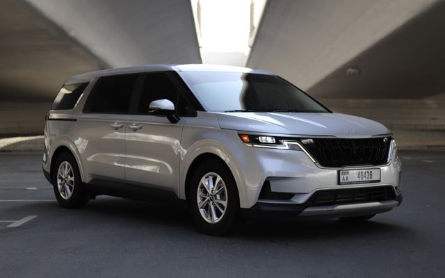 KIA Carnival LX - image 3