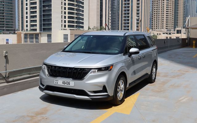 KIA Carnival LX - image 1