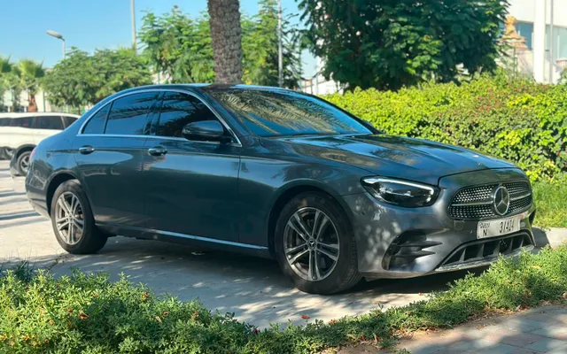MERCEDES E200 - image 3