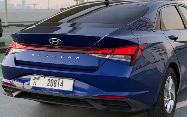 Hyundai Elantra 2021 - image 2
