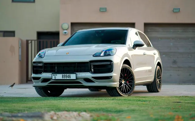 PORSCHE CAYENNE - image 1