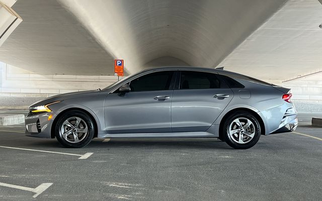 Kia K5 - image 2