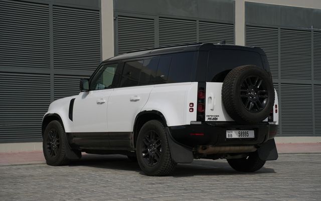 Land Rover Defender - image 4