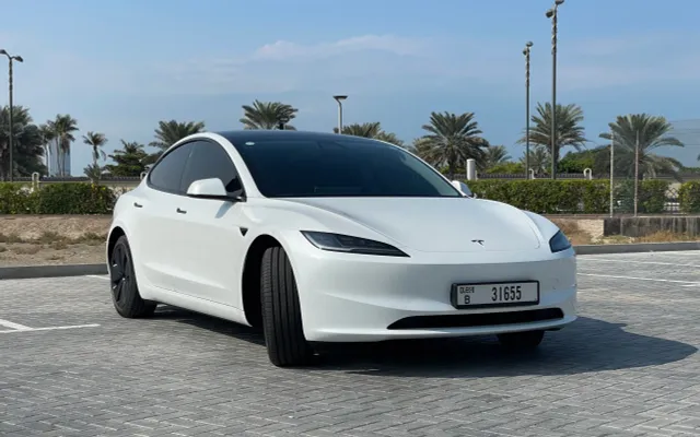 TESLA MODEL 3 STANDARD - image 3