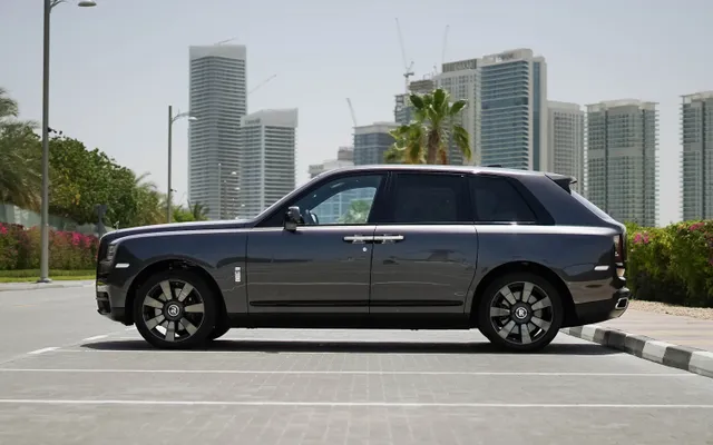 Rolls-Royce Cullinan - image 2