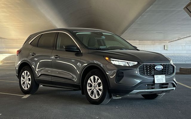 Ford Escape - image 4