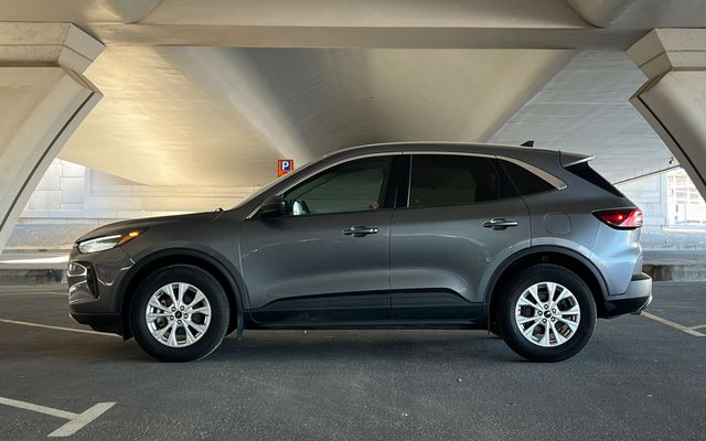 Ford Escape - image 2