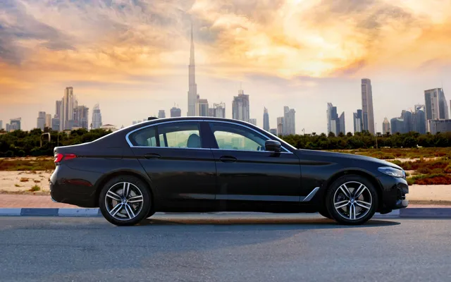 BMW 520 Black - image 3