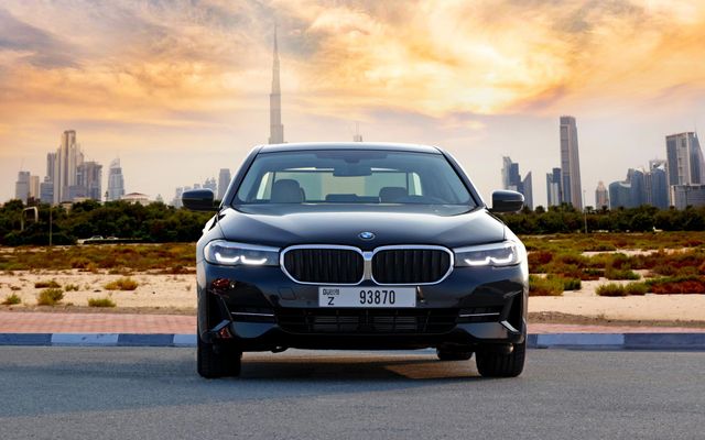 BMW 520 Black - image 2