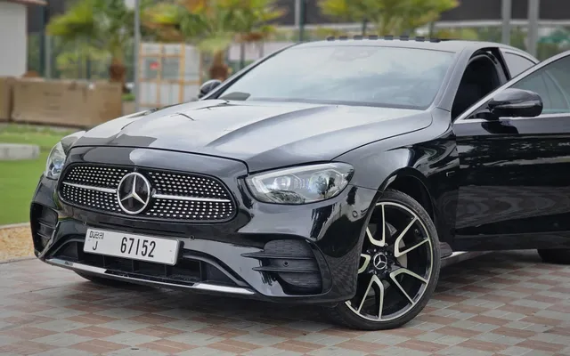 MERCEDES E300 - image 4