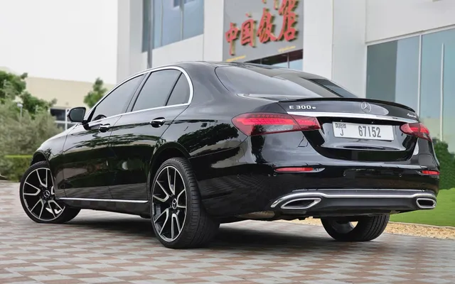 MERCEDES E300 - image 3
