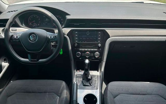 VOLKSWAGEN PASSAT - image 4