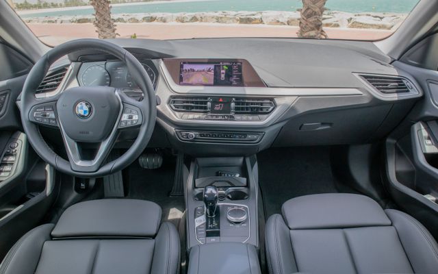 BMW 218 - image 3