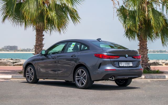 BMW 218 - image 2