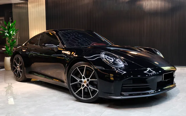 Porsche 911 Carrera - image 1