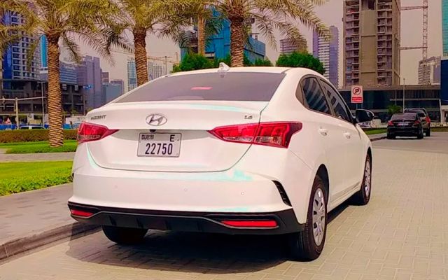 HYUNDAI ACCENT - image 4