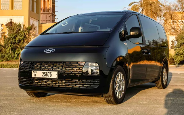 HYUNDAI STARIA - image 2