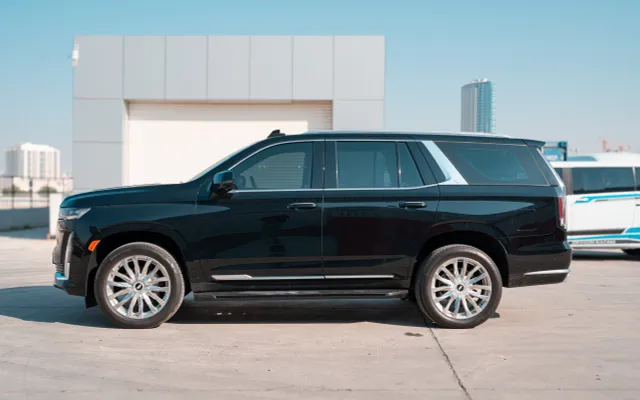 Cadillac Escalade - image 2
