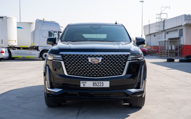 Cadillac Escalade - image 3