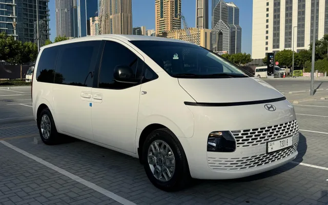 Hyundai Staria - image 2