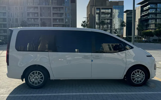 Hyundai Staria - image 3