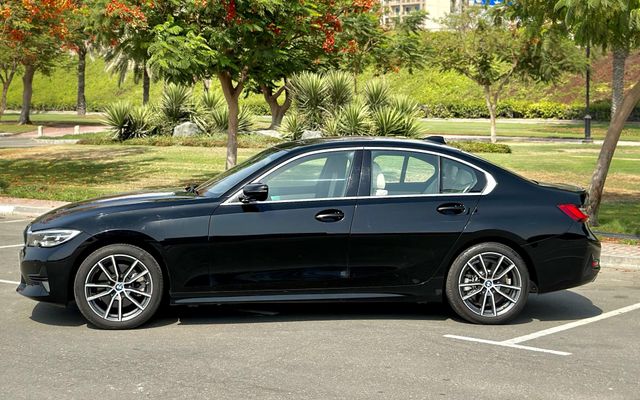 BMW 330I - image 2