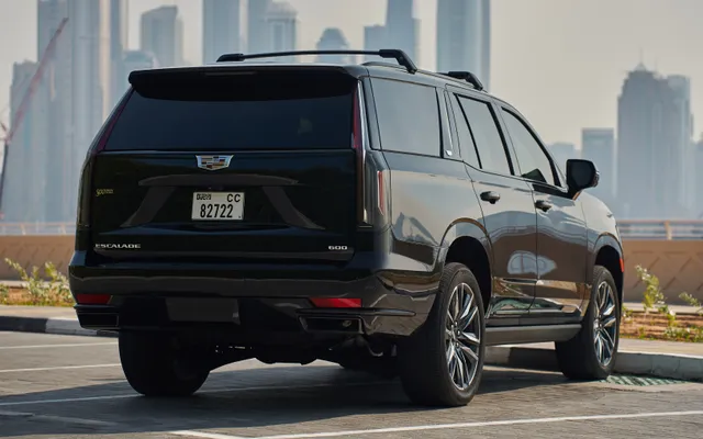 CADILLAC ESCALADE - image 3