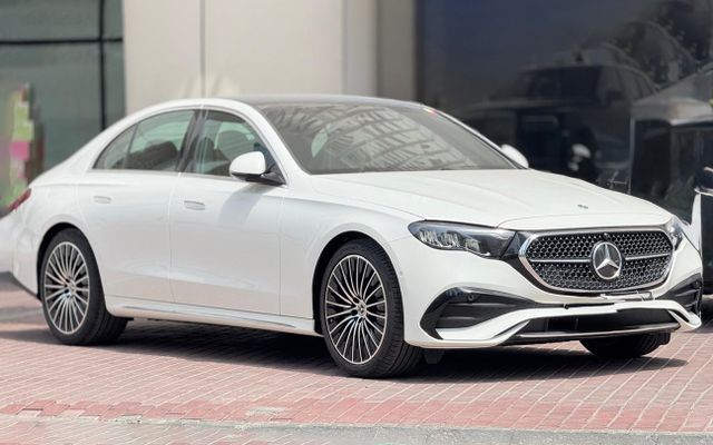 Mercedes E200 2025 - image 2
