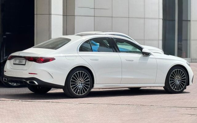 Mercedes E200 2025 - image 3