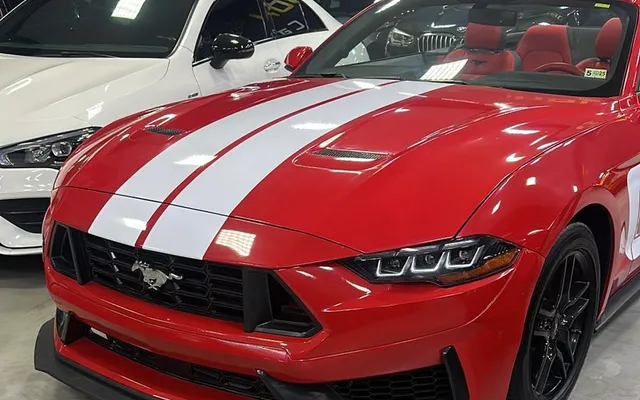 Mustang GT convertible - image 4