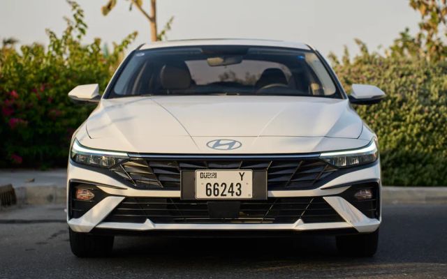 Hyundai Elantra - image 2
