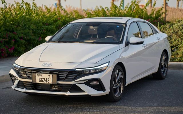 Hyundai Elantra - image 1