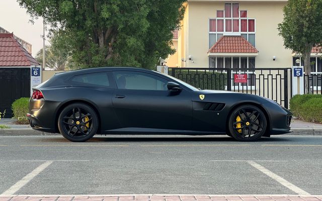 FERRARI GTC4 LUSSO - image 4