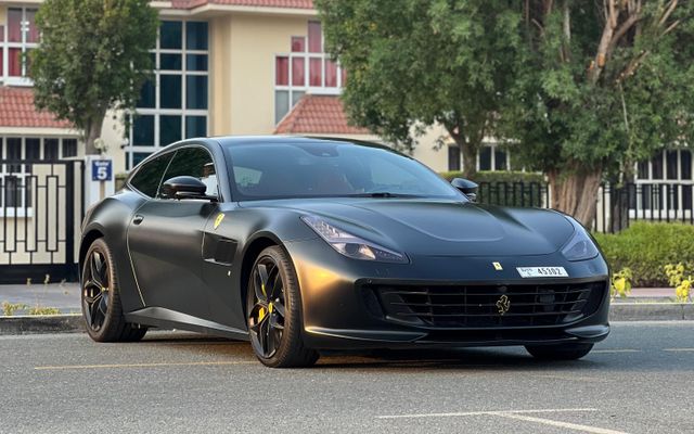FERRARI GTC4 LUSSO - image 3