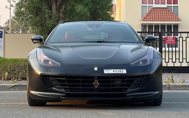 FERRARI GTC4 LUSSO - image 2