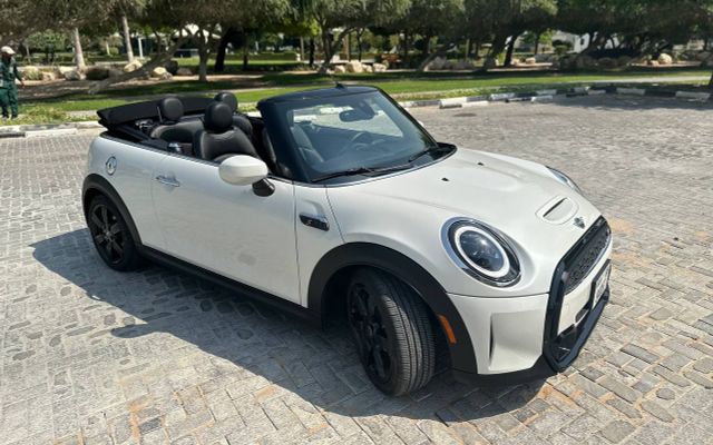 MINI Cooper S - image 1